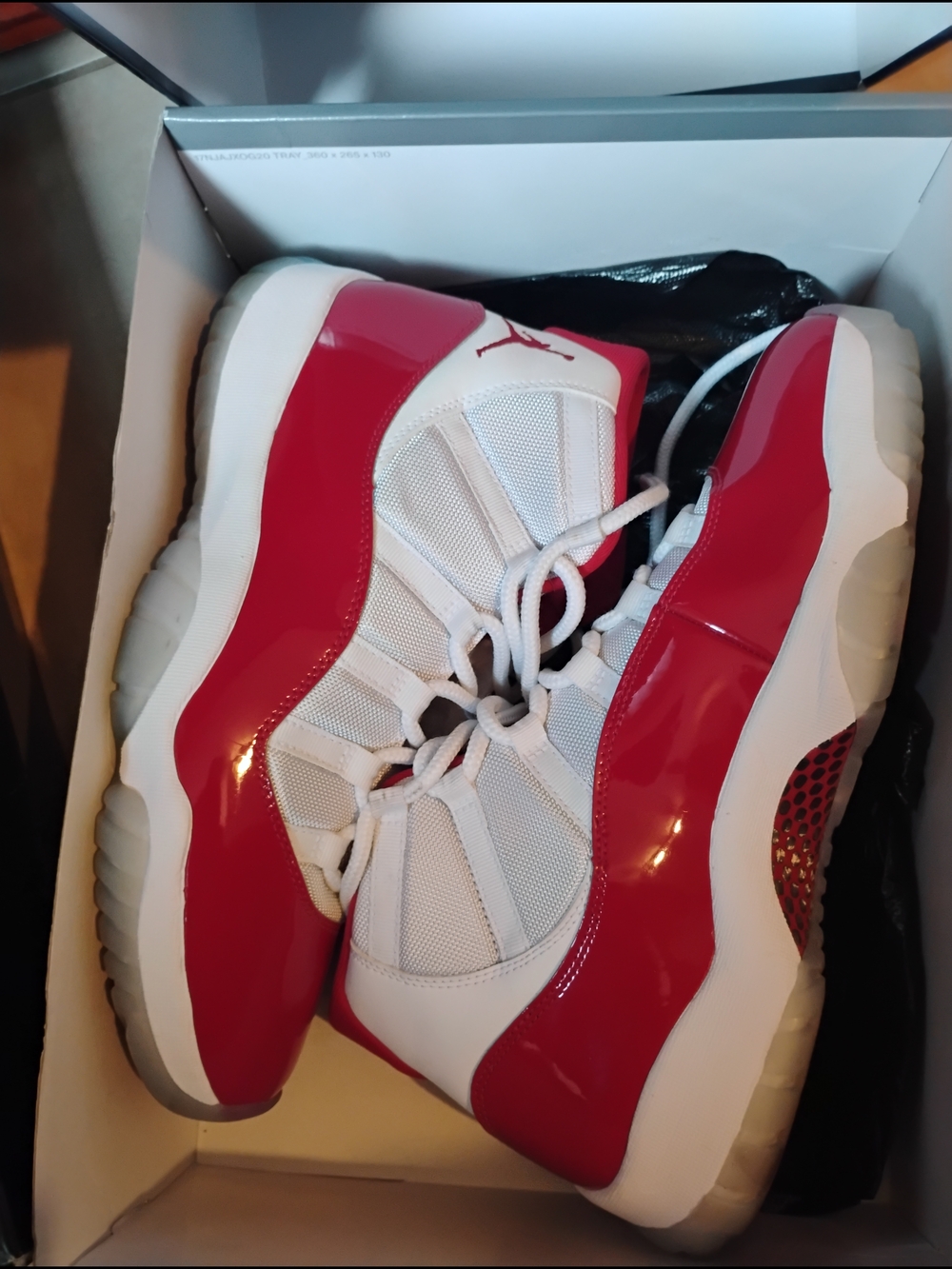 Air Jordan 11 Retro 'Cherry' - White & Red Sneakers